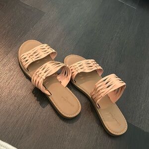 New Universal Thread size 8 sandal